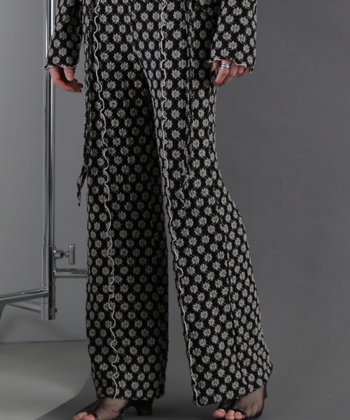 CREOLME（クレオルム）の「(CREOLME)シャーリングフラワーレースパンツ（その他パンツ・レディース・ブラック/ホワイト系その他/レッド・FREE）」の9枚目の写真