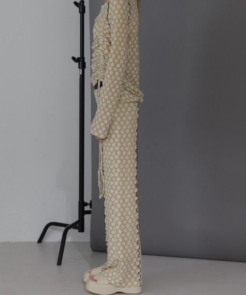 CREOLME（クレオルム）の「(CREOLME)シャーリングフラワーレースパンツ（その他パンツ・レディース・ブラック/ホワイト系その他/レッド・FREE）」の13枚目の写真