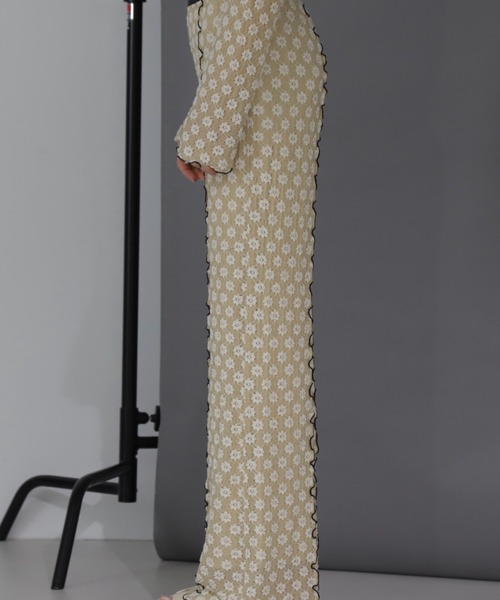 CREOLME（クレオルム）の「(CREOLME)シャーリングフラワーレースパンツ（その他パンツ・レディース・ブラック/ホワイト系その他/レッド・FREE）」の16枚目の写真