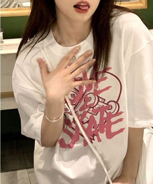 ENIM BY VICKY(エニムバイビッキー)の「ラバーグラフィックプリントオーバーTシャツ《洗濯機で洗える》(Tシャツ/カットソー・レディース・ホワイト/ブラック・M)」の2枚目の写真