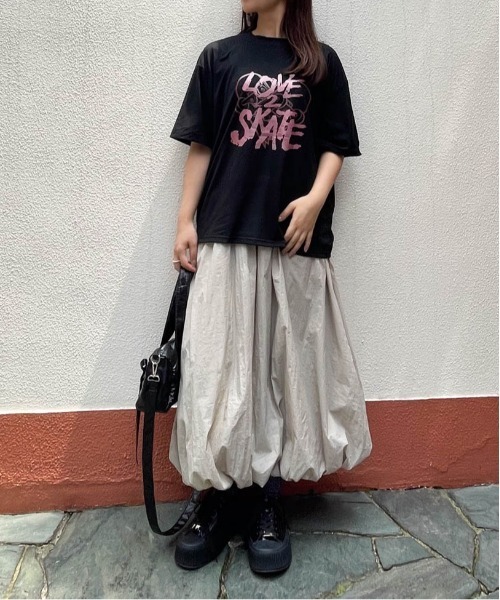 ENIM BY VICKY(エニムバイビッキー)の「ラバーグラフィックプリントオーバーTシャツ《洗濯機で洗える》(Tシャツ/カットソー・レディース・ホワイト/ブラック・M)」の9枚目の写真