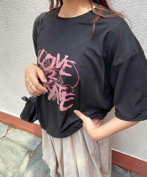 ENIM BY VICKY(エニムバイビッキー)の「ラバーグラフィックプリントオーバーTシャツ《洗濯機で洗える》(Tシャツ/カットソー・レディース・ホワイト/ブラック・M)」の5枚目の写真