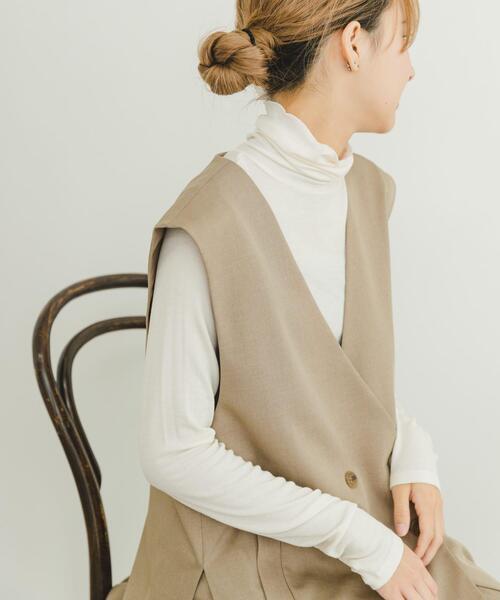 ITEMS URBANRESEARCH（アイテムズ アーバンリサーチ）の「リブタートルネックカットソー（Tシャツ/カットソー・レディース・ブラック/オフホワイト/ブルー/グレー系その他・FREE）」の2枚目の写真