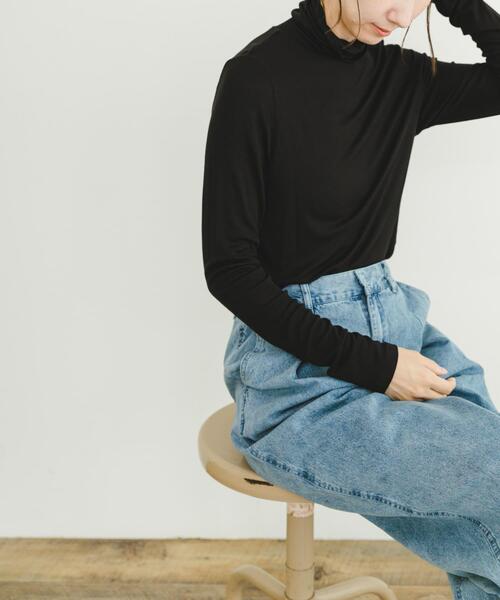 ITEMS URBANRESEARCH（アイテムズ アーバンリサーチ）の「リブタートルネックカットソー（Tシャツ/カットソー・レディース・ブラック/オフホワイト/ブルー/グレー系その他・FREE）」の14枚目の写真