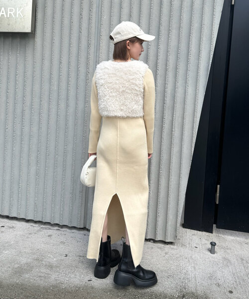 mline（エムライン）の「[mline]カットアウトニットワンピース（ワンピース・レディース・チャコールグレー/アイボリー/ブラウン/イエロー/ピンク/ブラック・1/2）」の11枚目の写真