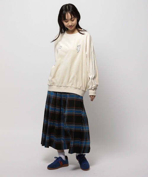 niko and...（ニコアンド）の「刺繍ベロアラインプルオーバー（Tシャツ/カットソー・レディース・ブルー/アイボリー/チャコール・LARGE/MEDIUM）」の7枚目の写真