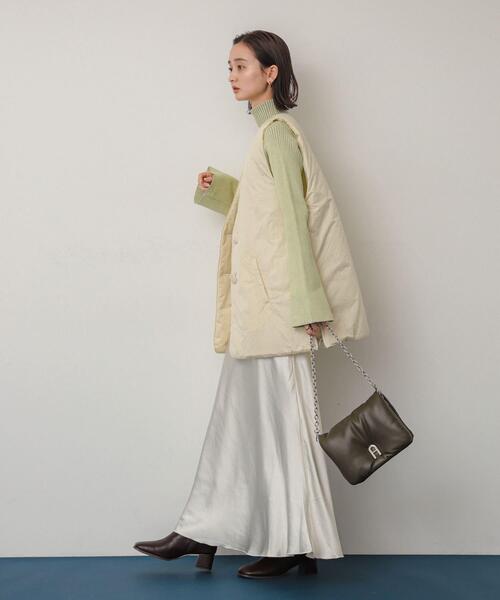 SENSE OF PLACE by URBAN RESEARCH(センスオブプレイスバイアーバンリサーチ)の「サイドジップパフベスト(ダウンベスト・レディース・アイボリー/ブラック・ONE)」の12枚目の写真