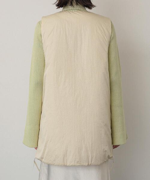 SENSE OF PLACE by URBAN RESEARCH(センスオブプレイスバイアーバンリサーチ)の「サイドジップパフベスト(ダウンベスト・レディース・アイボリー/ブラック・ONE)」の15枚目の写真