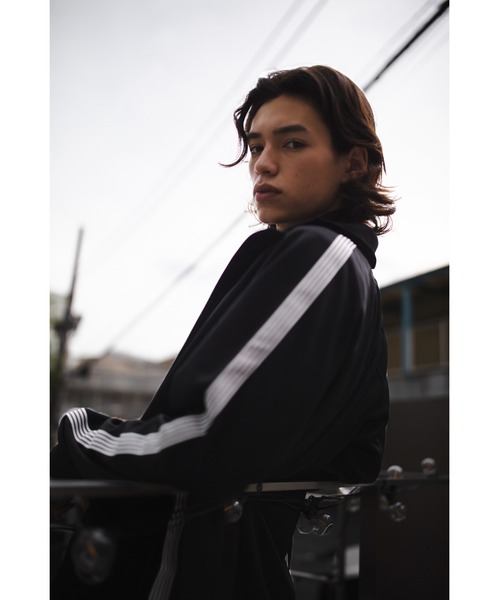MAISON HONORE（メゾンオノレ）の「Tiphanie-SideLineZip（ブルゾン・メンズ・ブラック×ブルー/ブラック×レッド/ホワイト×レッド・X-LARGE/LARGE/SMALL/MEDIUM）」の7枚目の写真