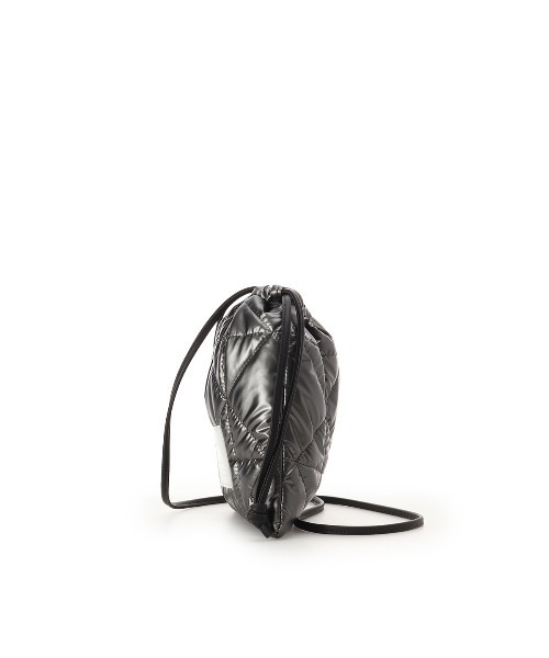 & chouette（アンドシュエット）の「メタリックカラーキルティングショルダーバッグ（ショルダーバッグ・レディース・スモークピンク/ホワイト/ダークグレー/ネイビー・FREE）」の6枚目の写真