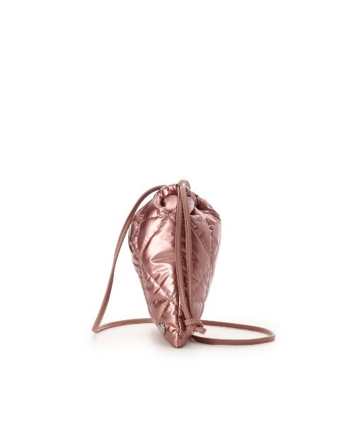 & chouette（アンドシュエット）の「メタリックカラーキルティングショルダーバッグ（ショルダーバッグ・レディース・スモークピンク/ホワイト/ダークグレー/ネイビー・FREE）」の19枚目の写真