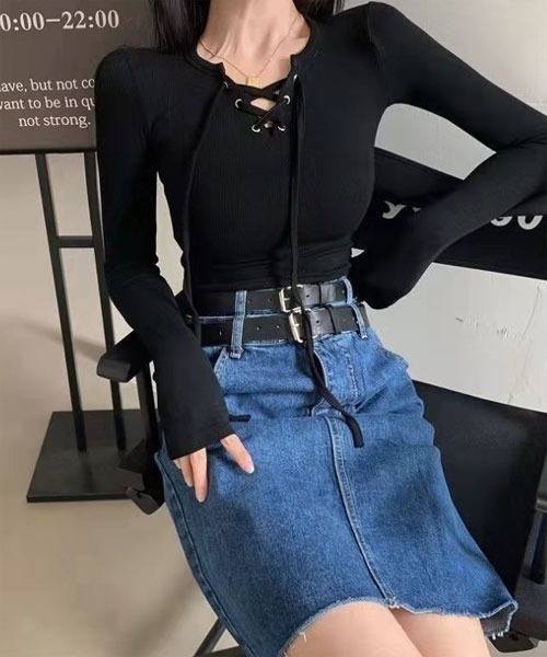 urge:(アージコロン )の「【URGE:】フロント レースアップ カットソー(Tシャツ/カットソー・レディース・ブラック/ホワイト・SMALL/MEDIUM/LARGE/X-LARGE)」の4枚目の写真