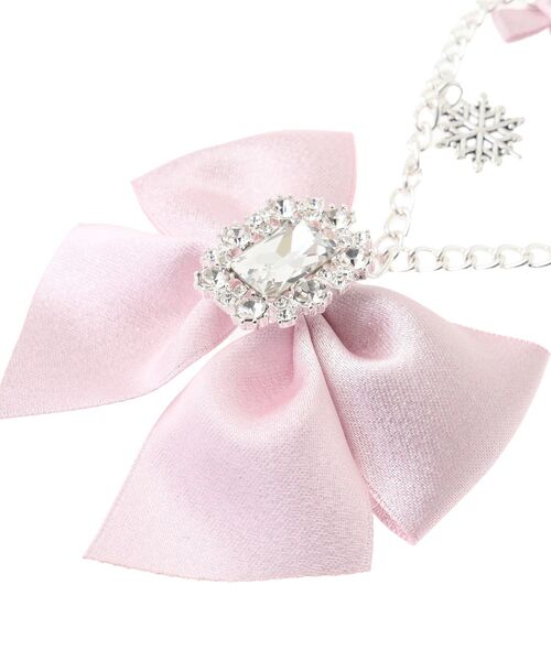 Maison de FLEUR(メゾンドフルール)の「シャイニービジューリボンバッグチャーム(チャーム・レディース・シルバー/ピンク・FREE)」の5枚目の写真
