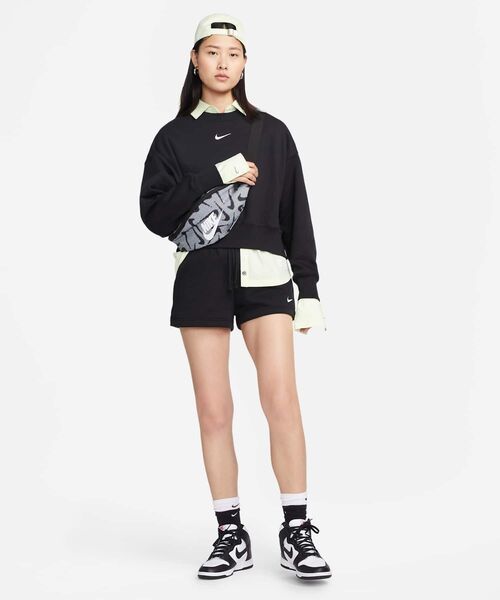 NIKE(ナイキ)の「《セットアップ対応商品》ナイキ スポーツウェア フェニックス フリース ウィメンズ オーバーオーバーサイズド クルーネック スウェットシャツ / Nike Sportswear Phoenix Fleece Women's Over-Oversized Crewneck Sweatshirt DQ5762-010 Black(スウェット・レディース・ブラック・S/M/L/2XL/XL/XS)」の7枚目の写真