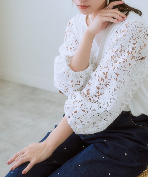 SMILE LAND(スマイルランド)の「<大きいサイズ> 袖レースデザインカットソープルオーバー(Tシャツ/カットソー・レディース・ブラック/モカ/オフホワイト・3L/4L/5L/L/LL)」の9枚目の写真