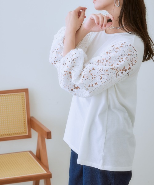 SMILE LAND(スマイルランド)の「<大きいサイズ> 袖レースデザインカットソープルオーバー(Tシャツ/カットソー・レディース・ブラック/モカ/オフホワイト・3L/4L/5L/L/LL)」の11枚目の写真