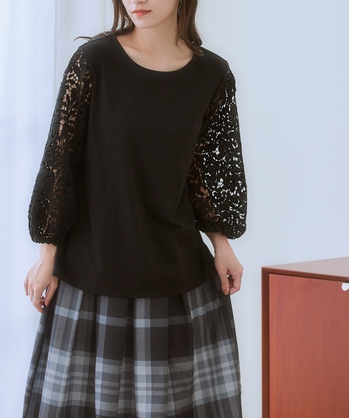 SMILE LAND(スマイルランド)の「<大きいサイズ> 袖レースデザインカットソープルオーバー(Tシャツ/カットソー・レディース・ブラック/モカ/オフホワイト・3L/4L/5L/L/LL)」の13枚目の写真