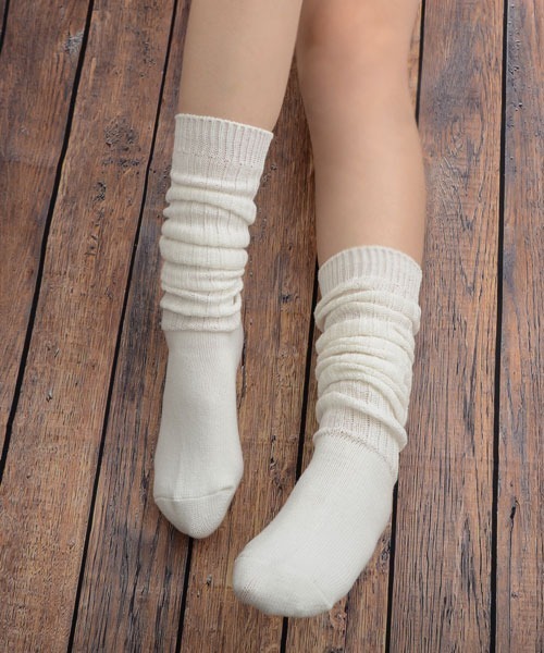 VIBGYOR Women(ヴィブジョー ウィメン)の「【float】リブ編み ルーズソックス風/ニーハイソックス【2way】(ソックス/靴下・レディース・ブラック/グレー/ホワイト/ベージュ・FREE)」の8枚目の写真