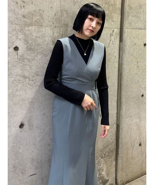 MURUA(ムルーア)の「カシュクールマーメイドジャンパースカート(ジャンパースカート・レディース・ブラック/ブルー/アイボリー・1/2)」の15枚目の写真