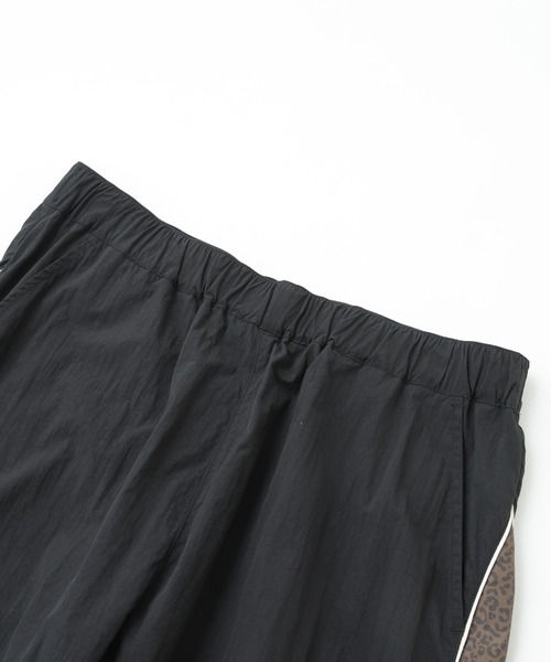 UMBRO(アンブロ)の「(UMBRO×ROSE BUD)LEOPARD PATTERN LINE NYLON PANTS(その他パンツ・レディース・ブラック・ONE SIZE)」の2枚目の写真