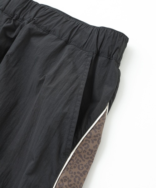 UMBRO（アンブロ）の「(UMBRO×ROSE BUD)LEOPARD PATTERN LINE NYLON PANTS（その他パンツ・レディース・ブラック・ONE SIZE）」の3枚目の写真