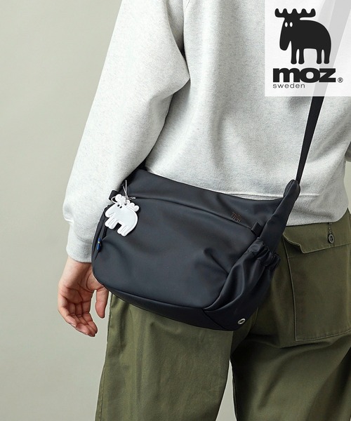 moz(モズ)の「moz(モズ) 撥水 A5サイズ収納可能 ショルダーバッグ ZZRK-01(ショルダーバッグ・レディース・ブラック/トリコロール/アイボリー/グレイッシュブルー/キャメル/ライトグレー系/ブラック系・ONE SIZE)」の4枚目の写真