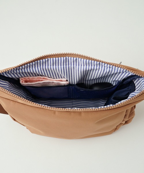 moz（モズ）の「moz(モズ) 撥水 A5サイズ収納可能 ショルダーバッグ ZZRK-01（ショルダーバッグ・レディース・ブラック/トリコロール/アイボリー/グレイッシュブルー/キャメル・ONE SIZE）」の14枚目の写真