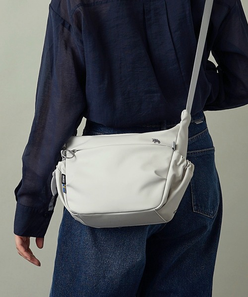 moz（モズ）の「moz(モズ) 撥水 A5サイズ収納可能 ショルダーバッグ ZZRK-01（ショルダーバッグ・レディース・ブラック/トリコロール/アイボリー/グレイッシュブルー/キャメル・ONE SIZE）」の9枚目の写真