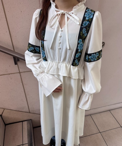 idem（イデム）の「tyrolean flower onepiece／チロリアンワンピース（ワンピース・レディース・ホワイト・FREE）」の21枚目の写真