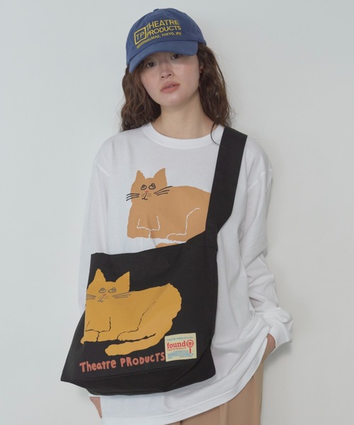 THEATRE PRODUCTS(シアタープロダクツ)の「【THEATRE PRODUCTS | Shiomi Wadaコラボ】コットンキャンバスショルダーバッグ フラワー/ネコ(ショルダーバッグ・レディース・ベージュ/ブラック・FREE)」の2枚目の写真