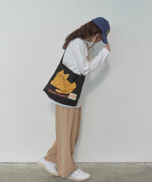 THEATRE PRODUCTS(シアタープロダクツ)の「【THEATRE PRODUCTS | Shiomi Wadaコラボ】コットンキャンバスショルダーバッグ フラワー/ネコ(ショルダーバッグ・レディース・ベージュ/ブラック・FREE)」の9枚目の写真