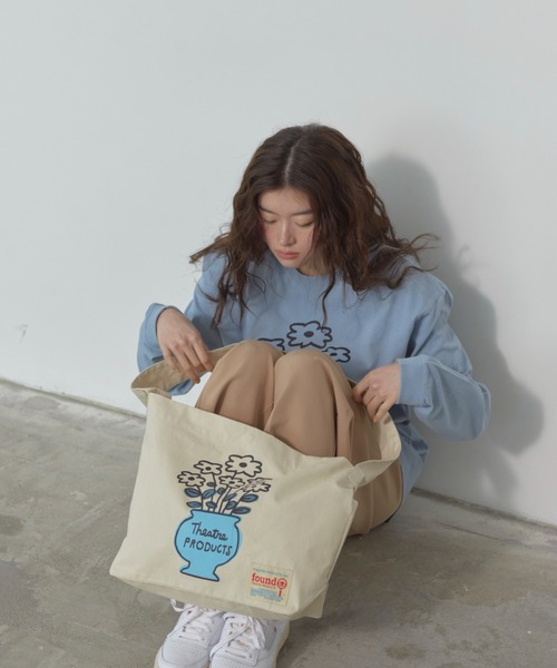 THEATRE PRODUCTS(シアタープロダクツ)の「【THEATRE PRODUCTS | Shiomi Wadaコラボ】コットンキャンバスショルダーバッグ フラワー/ネコ(ショルダーバッグ・レディース・ベージュ/ブラック・FREE)」の11枚目の写真