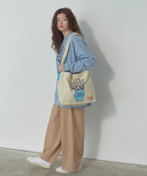 THEATRE PRODUCTS(シアタープロダクツ)の「【THEATRE PRODUCTS | Shiomi Wadaコラボ】コットンキャンバスショルダーバッグ フラワー/ネコ(ショルダーバッグ・レディース・ベージュ/ブラック・FREE)」の14枚目の写真