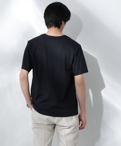 NANO universe（ナノユニバース）の「WEB限定/Anti Soaked(R) 汗染み防止 Vネック レギュラーシルエットTシャツ（Tシャツ/カットソー・メンズ・ホワイト/ブラック/トップグレー・S/M/L/XL）」の4枚目の写真