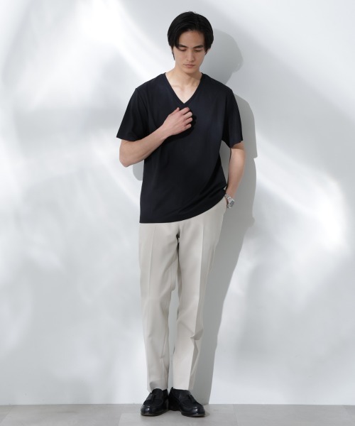 NANO universe（ナノユニバース）の「WEB限定/Anti Soaked(R) 汗染み防止 Vネック レギュラーシルエットTシャツ（Tシャツ/カットソー・メンズ・ホワイト/ブラック/トップグレー・S/M/L/XL）」の5枚目の写真