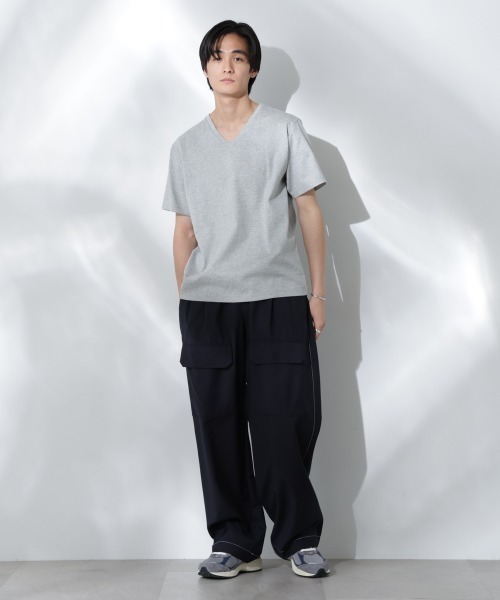 NANO universe（ナノユニバース）の「WEB限定/Anti Soaked(R) 汗染み防止 Vネック レギュラーシルエットTシャツ（Tシャツ/カットソー・メンズ・ホワイト/ブラック/トップグレー・S/M/L/XL）」の13枚目の写真