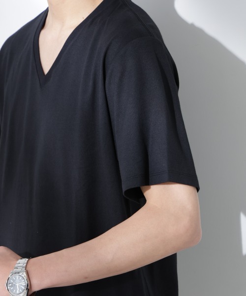 NANO universe（ナノユニバース）の「WEB限定/Anti Soaked(R) 汗染み防止 Vネック レギュラーシルエットTシャツ（Tシャツ/カットソー・メンズ・ホワイト/ブラック/トップグレー・S/M/L/XL）」の19枚目の写真