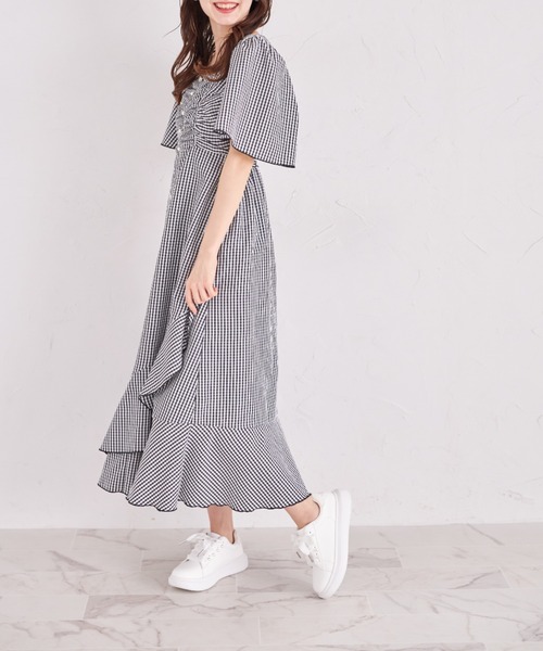 tocco closet(トッコ クローゼット)の「パール付きレースアップスニーカー(スニーカー・レディース・オフホワイト/ブラック・M/L/S)」の6枚目の写真