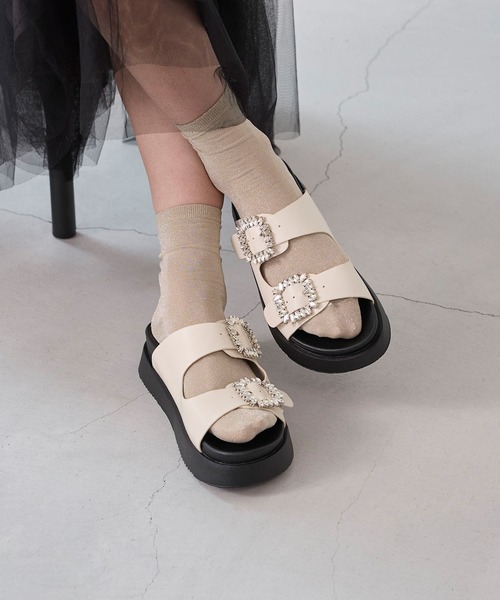 welleg(ウェレッグ)の「ビジューバックル 厚底サンダル(サンダル・レディース・ブラック/アイボリー・SS/S/M/L/LL)」の13枚目の写真