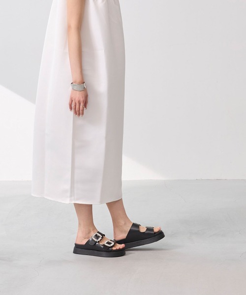 welleg(ウェレッグ)の「ビジューバックル 厚底サンダル(サンダル・レディース・ブラック/アイボリー・SS/S/M/L/LL)」の9枚目の写真