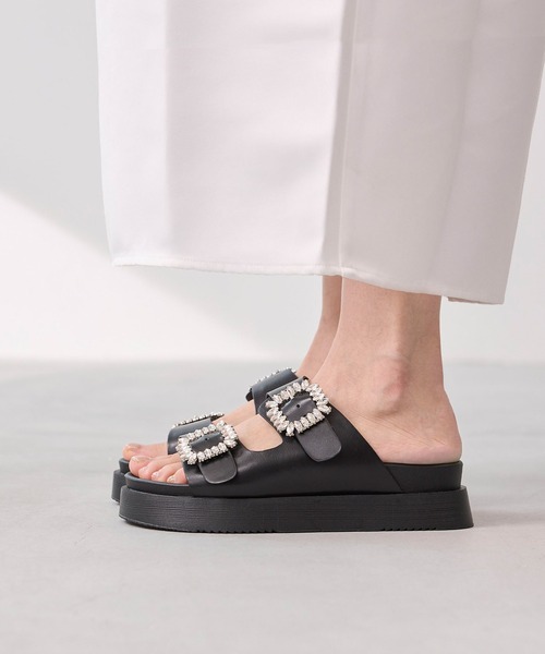 welleg(ウェレッグ)の「ビジューバックル 厚底サンダル(サンダル・レディース・ブラック/アイボリー・SS/S/M/L/LL)」の3枚目の写真