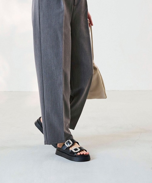 welleg(ウェレッグ)の「ビジューバックル 厚底サンダル(サンダル・レディース・ブラック/アイボリー・SS/S/M/L/LL)」の11枚目の写真