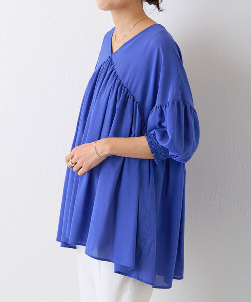 BEARDSLEY（ビアズリー）の「シアーギャザーチュニック（シャツ/ブラウス・レディース・ブラック/ブルー・FREE）」の5枚目の写真