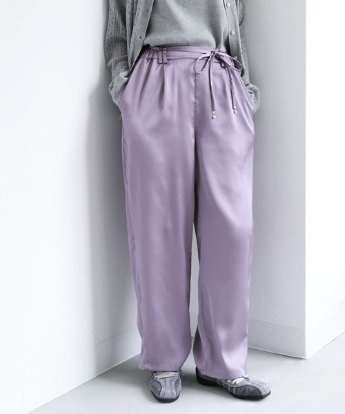 somari imagination(ソマリ イマジネーション)の「『フェイクパールベルト付きサテンカーブパンツ』(その他パンツ・レディース・ラベンダー/ブラック・2/1)」の1枚目の写真