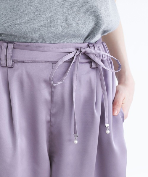somari imagination(ソマリ イマジネーション)の「『フェイクパールベルト付きサテンカーブパンツ』(その他パンツ・レディース・ラベンダー/ブラック・2/1)」の14枚目の写真
