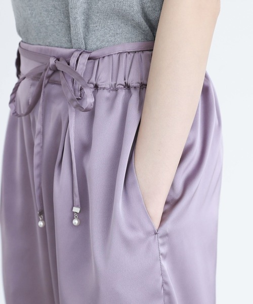somari imagination(ソマリ イマジネーション)の「『フェイクパールベルト付きサテンカーブパンツ』(その他パンツ・レディース・ラベンダー/ブラック・2/1)」の15枚目の写真