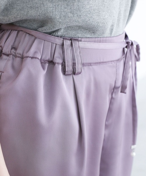 somari imagination(ソマリ イマジネーション)の「『フェイクパールベルト付きサテンカーブパンツ』(その他パンツ・レディース・ラベンダー/ブラック・2/1)」の16枚目の写真