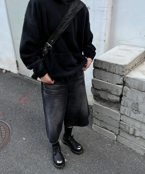 almo(アルモ)の「【LAMPOON】ブラックデニムハーフパンツ(デニムパンツ・レディース・ブラック・SMALL/MEDIUM/LARGE)」の2枚目の写真