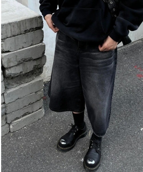 almo(アルモ)の「【LAMPOON】ブラックデニムハーフパンツ(デニムパンツ・レディース・ブラック・SMALL/MEDIUM/LARGE)」の4枚目の写真
