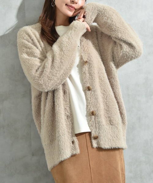 INTERPLANET（インタープラネット）の「フェザーヤーンＶネックカーディガン（カーディガン/ボレロ・レディース・オレンジ/グレイッシュベージュ/チャコールグレー/グリーン・FREE）」の2枚目の写真